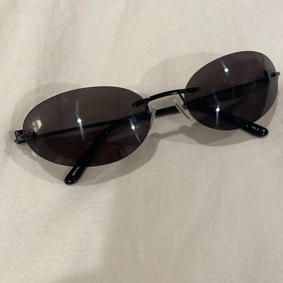 Balenciaga BB0179S Black/Grey Sunglasses as seen on Hailey Bieber - Picture 9 of 13